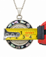 Pendentif calendrier aztèque en argent avec nacre d'ormeau 4 cm et collier