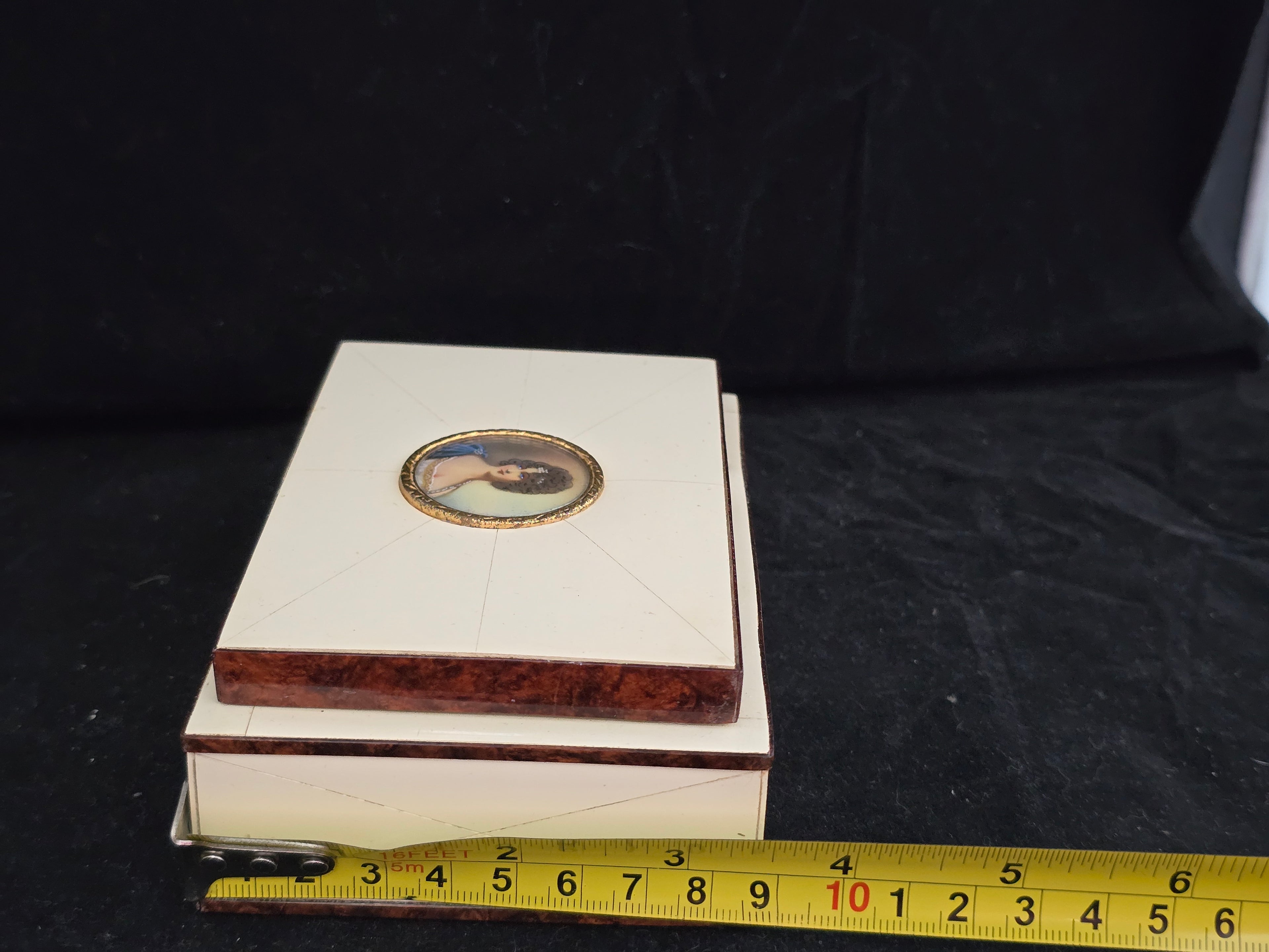 Antica scatola portagioie dipinto dama centrale bachelite cofanetto anni ‘40