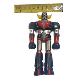 Robot Popy GA-37 DX Goldrake con metro per la misura, sfondo bianco