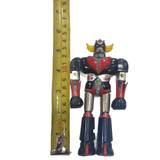 Robot Popy GA-37 DX Goldrake con metro verticale per la misura, sfondo bianco