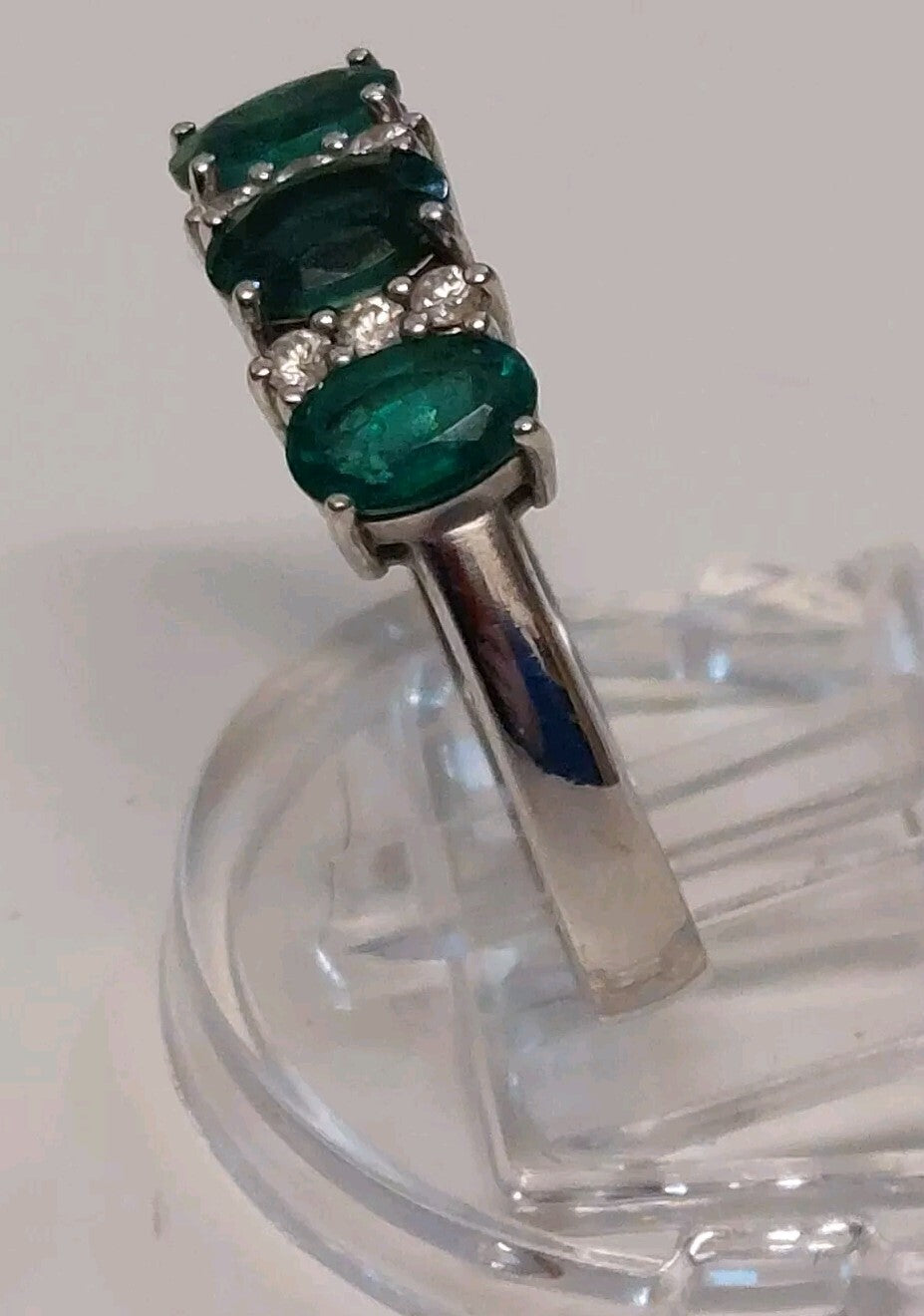 mirco visconti anello con smeraldi e diamanti in oro bianco 18k