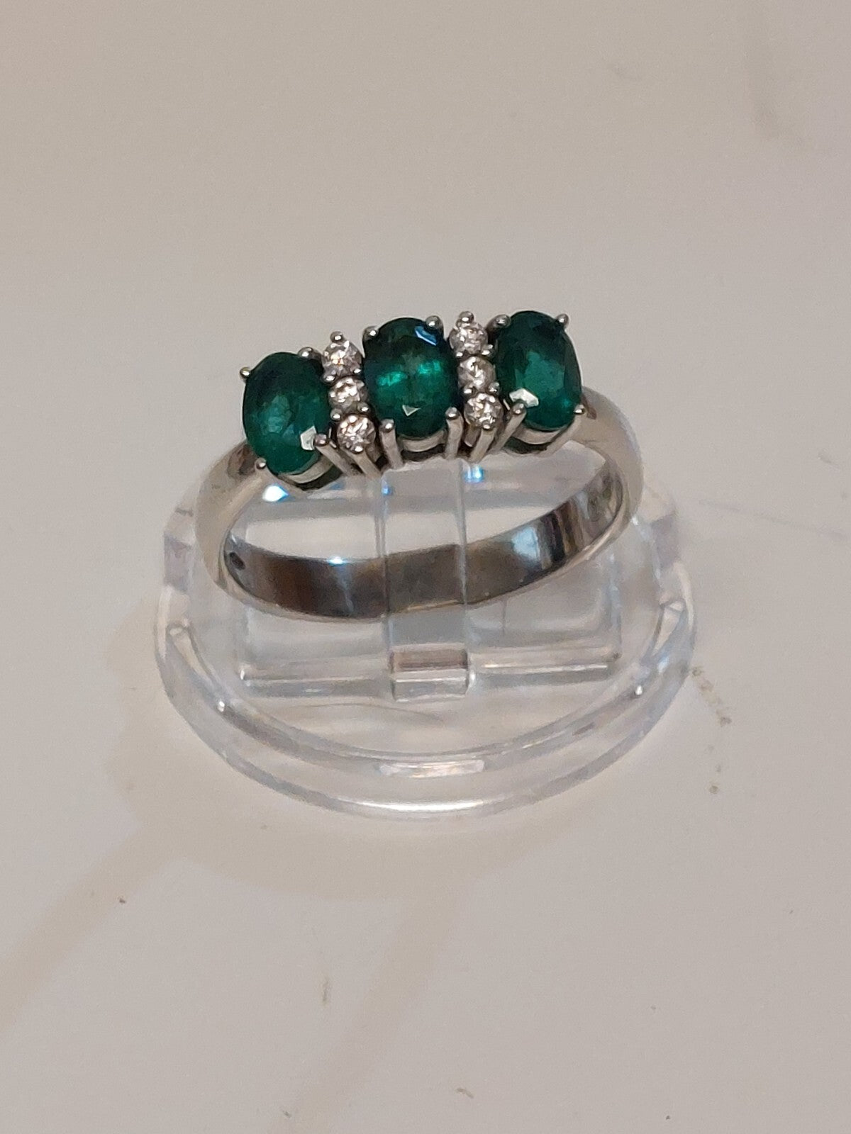 mirco visconti anello con smeraldi e diamanti in oro bianco 18k